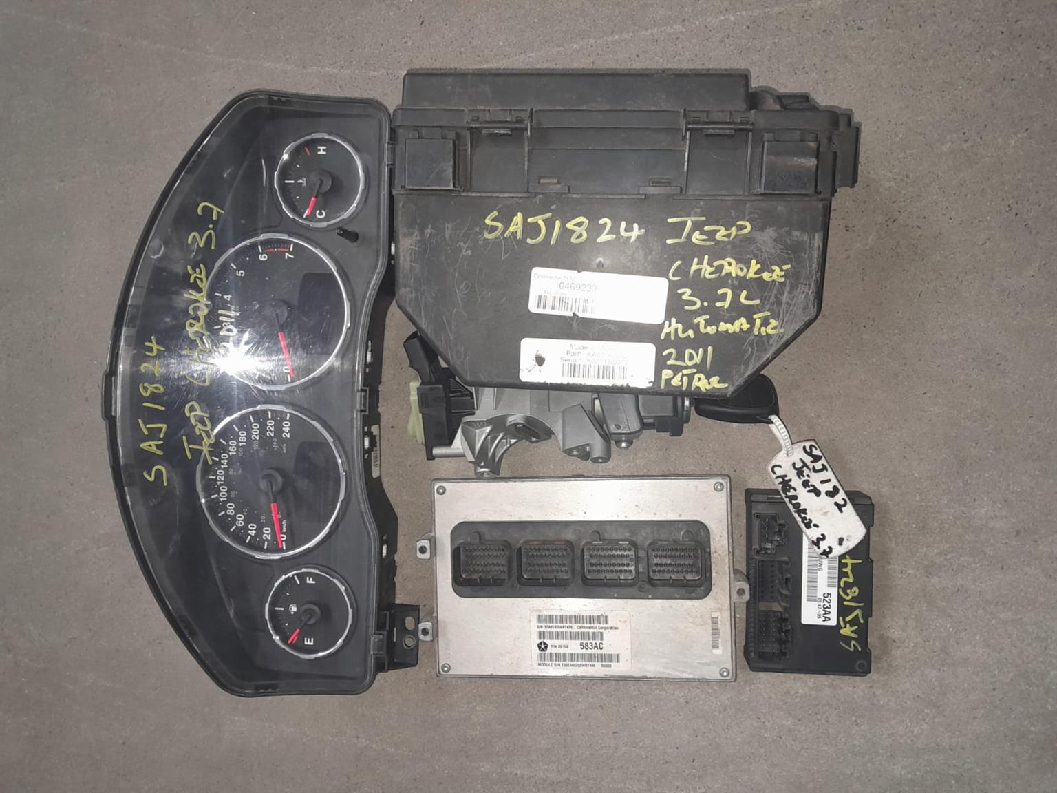 Jeep Cherokee 3.7l complete lockset for sale - Private Seller Jeep Cherokee 3.7l complete lockset for sale - Private Seller