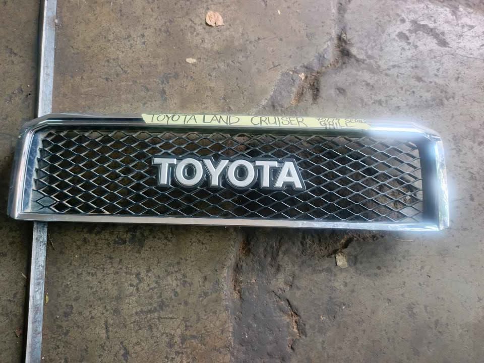 TOYOTA LAND CRUISER 70 / 79SERIES GRILL - Private Seller TOYOTA LAND CRUISER 70 / 79SERIES GRILL - Private Seller