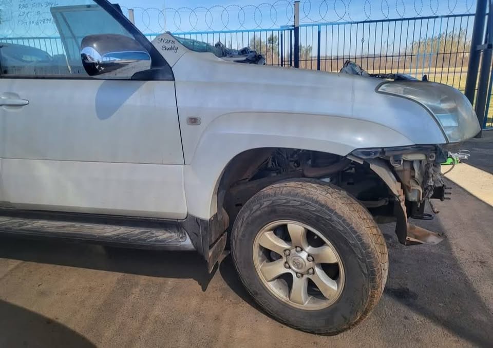 2003-2006 TOYOTA PRADO 4.0 V6 STRIPPING FOR SPARES/PARTS