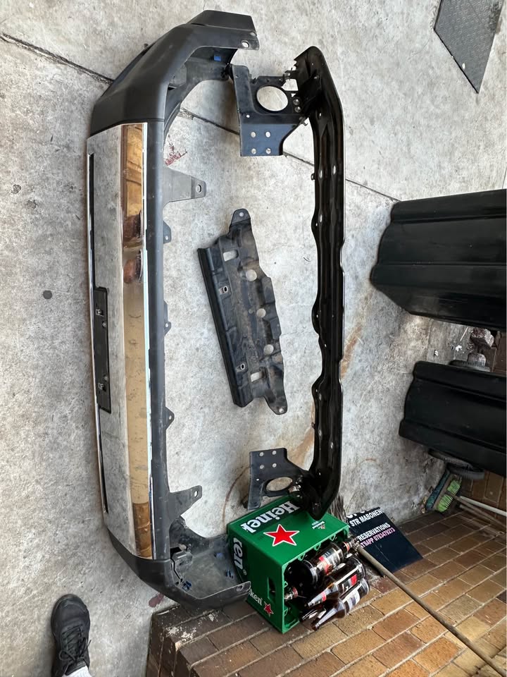 Toyota Land Cruiser 79 2025 complete bumper - Private Seller Toyota Land Cruiser 79 2025 complete bumper - Private Seller