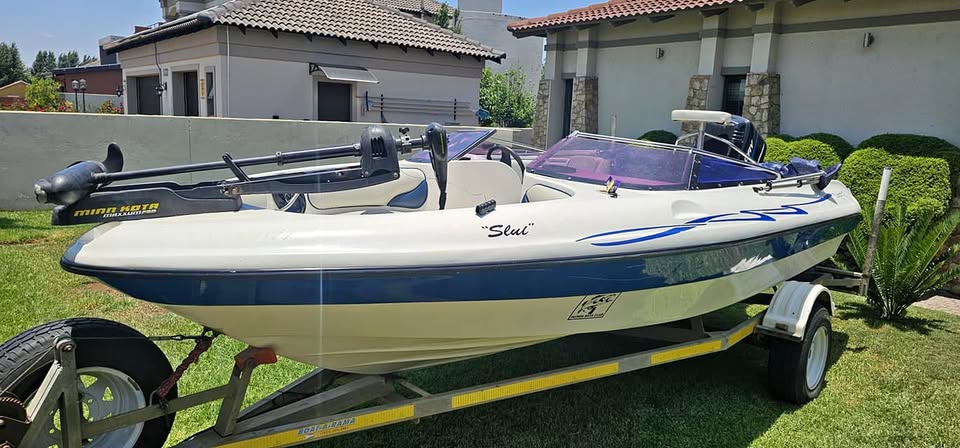 17ft Esprit  oat also rigged for Bass Fishing 17ft Esprit  oat also rigged for Bass Fishing