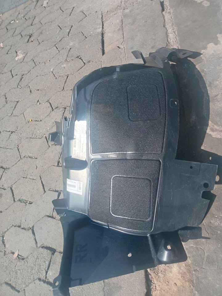 NEW BMW X5 F15 FRONT RIGHT REAR WHEEL HOUSING COVER 7333524 51717333524OEM - Private Seller NEW BMW X5 F15 FRONT RIGHT REAR WHEEL HOUSING COVER 7333524 51717333524OEM - Private Seller