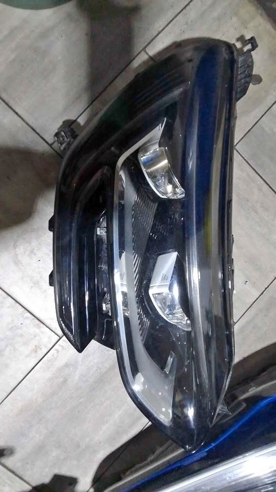 RENAULT megane 5 headlights - Private Seller RENAULT megane 5 headlights - Private Seller