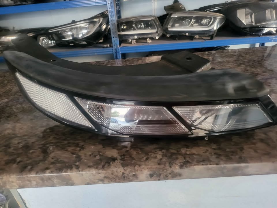 Hyundai Venue 2025 right top corner light for sale - Private Seller