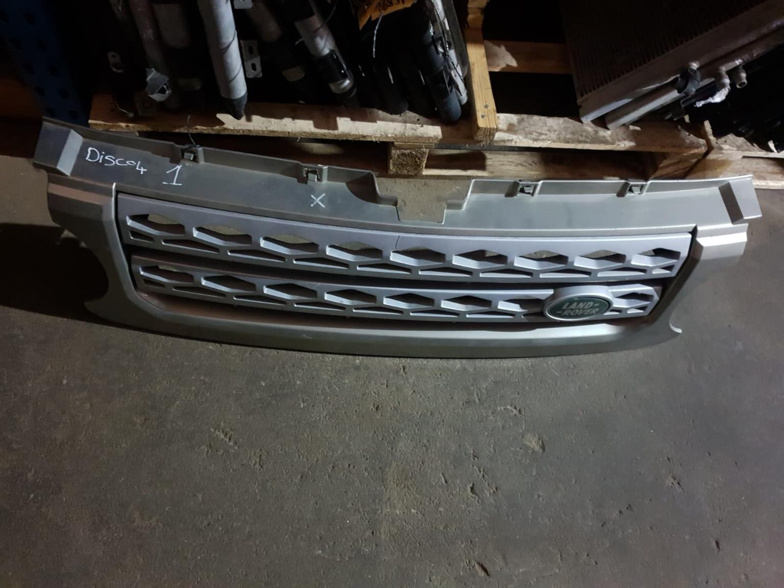 2010 Discovery 4 3.0 TDV6 Original Grille For Sale 2010 Discovery 4 3.0 TDV6 Original Grille For Sale