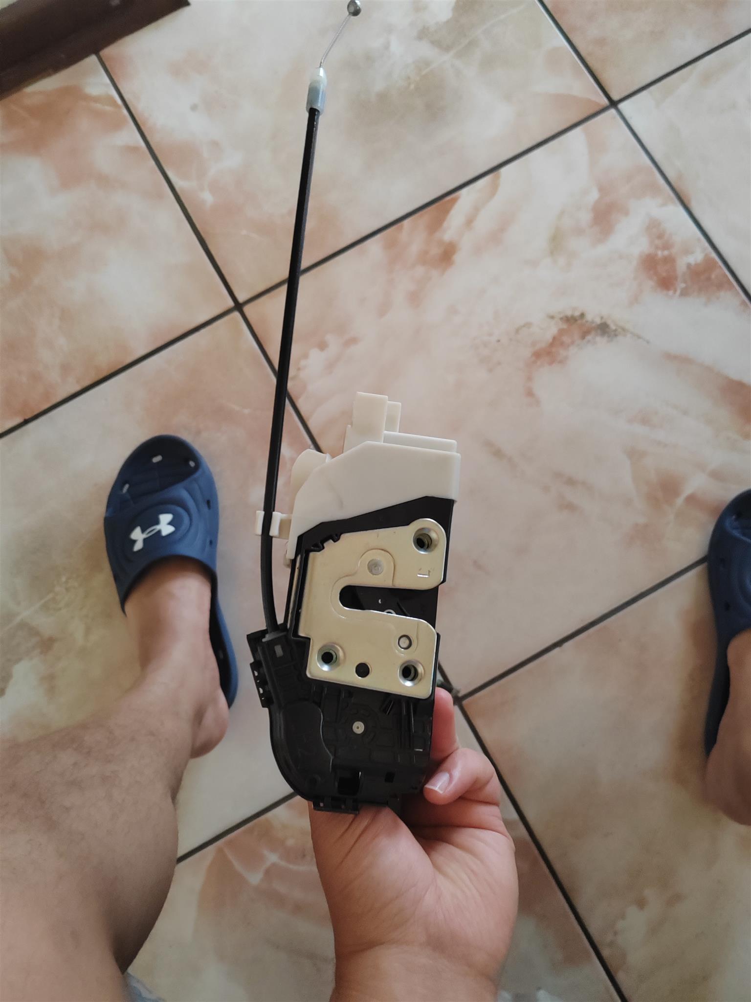 KIA Sorento 2011-2015 Front Left Door Lock Assembly - 81310-2P000 replaces 81310 - Private Seller