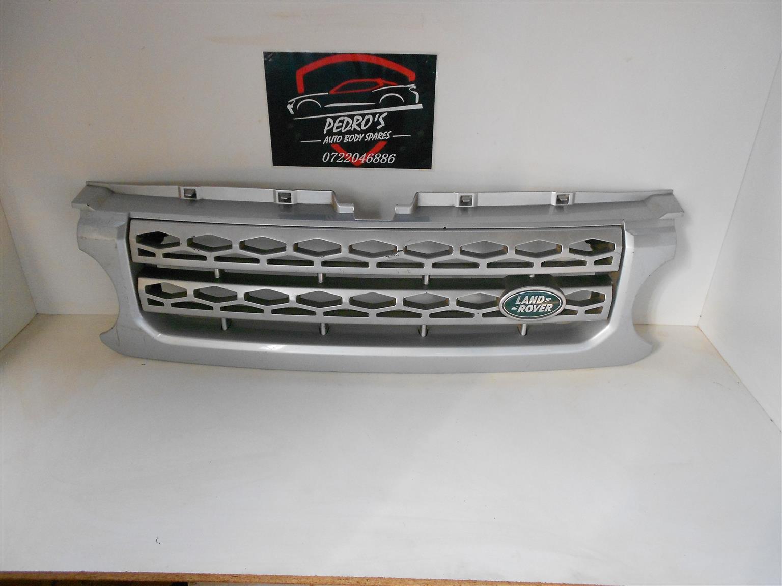 Landrover Discovery 4 main grill - Private Seller Landrover Discovery 4 main grill - Private Seller