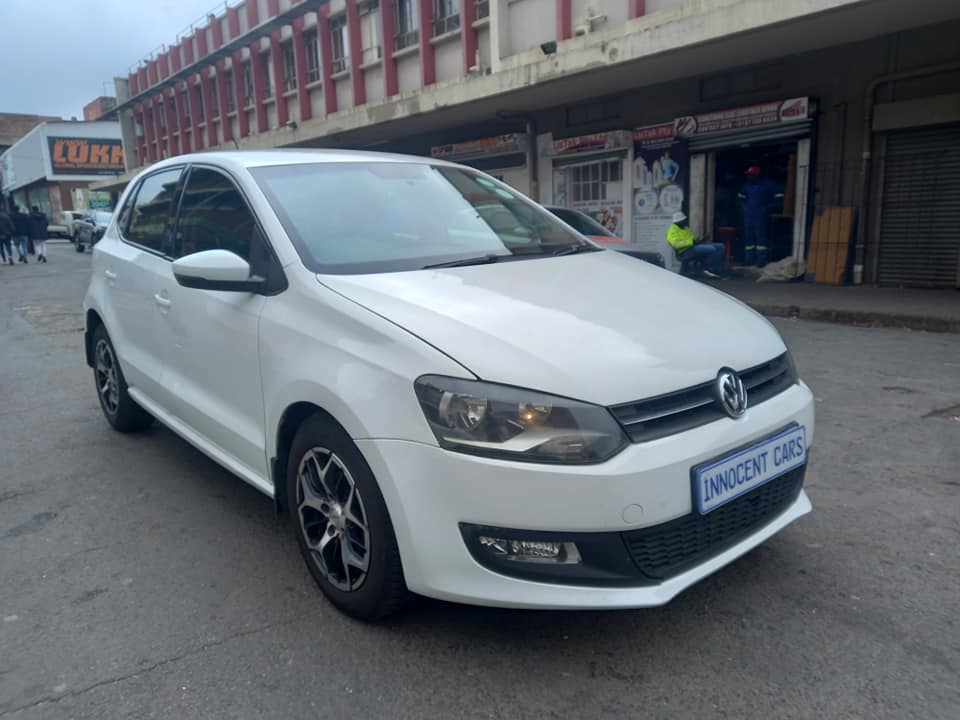 2011 VW POLO 6 HATCHBACK 1.4 COMFORTLINE PETROL, WHITE COLOUR