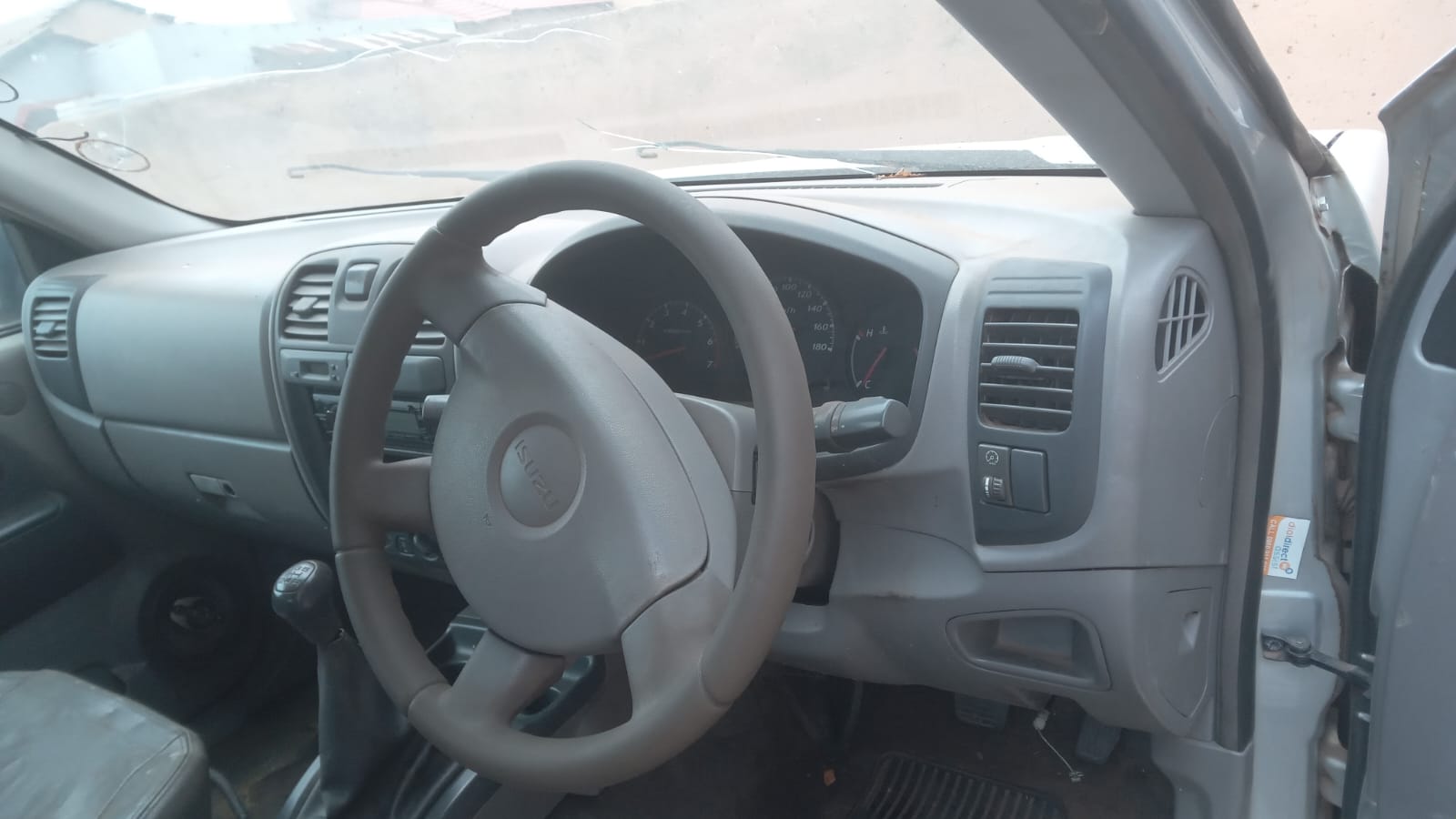 IsuzuKB240I for stripping -with Import 2.2 engine No accident Damage.Model 2004 - Private Seller
