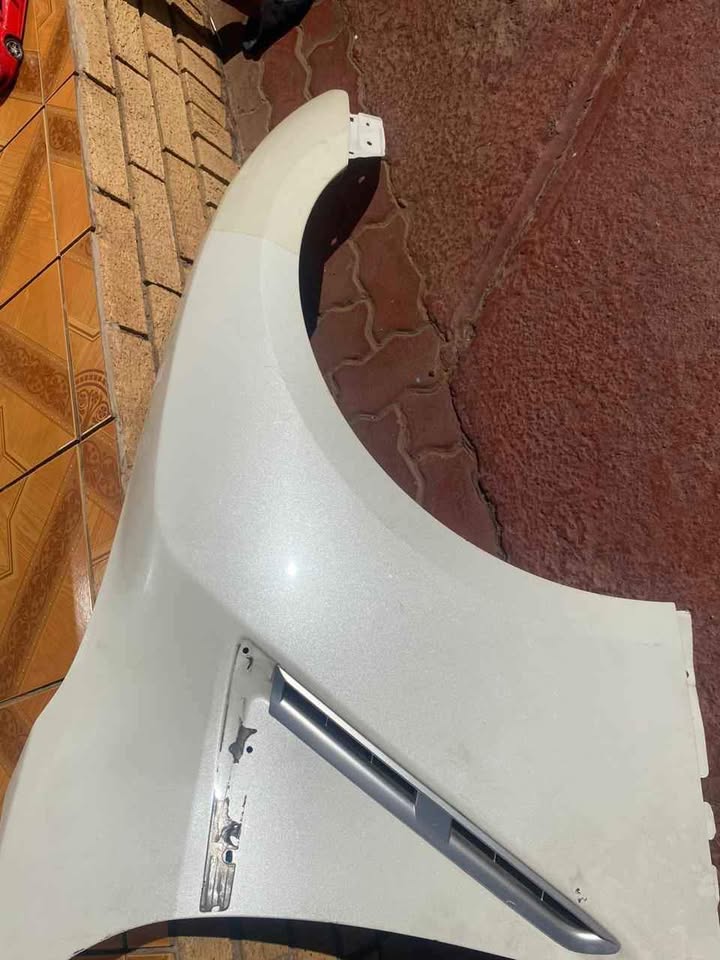 Nissan Gtr R35 right front fender - Private Seller