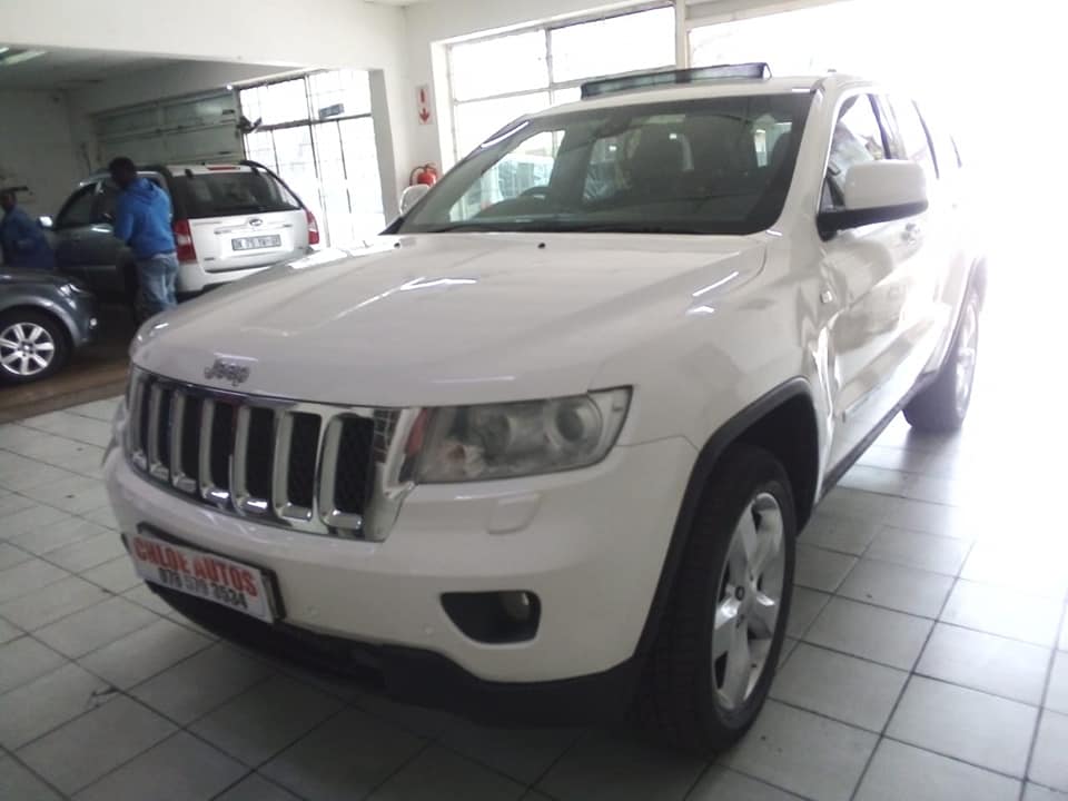2012 Jeep grand Cherokee 3.0LCRD 4×4 AUTO white color Sunroof Reverse Camera  PDC Sensors  Leather s