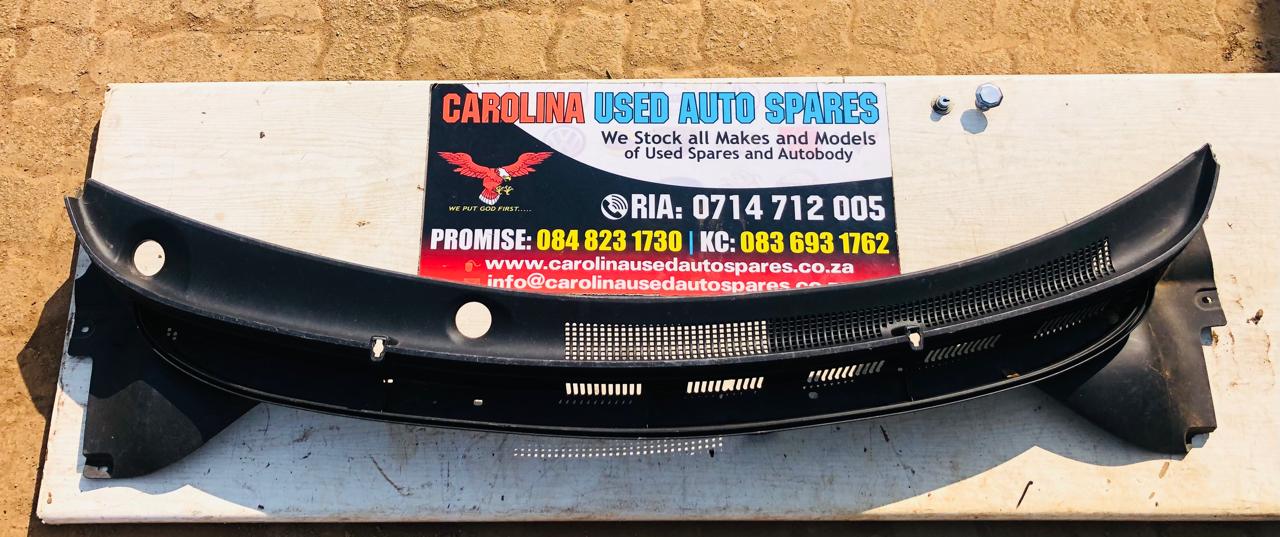 Hyundai Grand i20 wiper cowling (2014-2018) - Private Seller