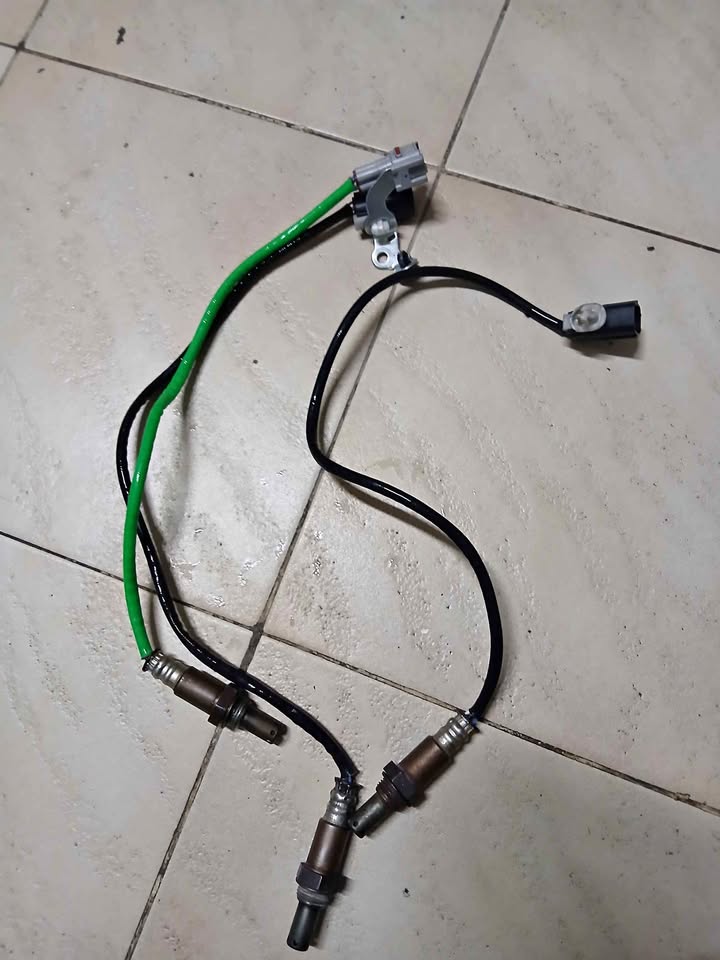 Suzuki etriga/ Toyota rumion exhaust sensor - Private Seller Suzuki etriga/ Toyota rumion exhaust sensor - Private Seller