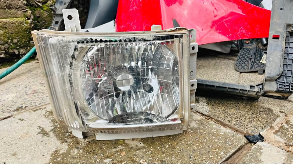 Isuzu NPR NLR ELF Headlight - Private Seller Isuzu NPR NLR ELF Headlight - Private Seller
