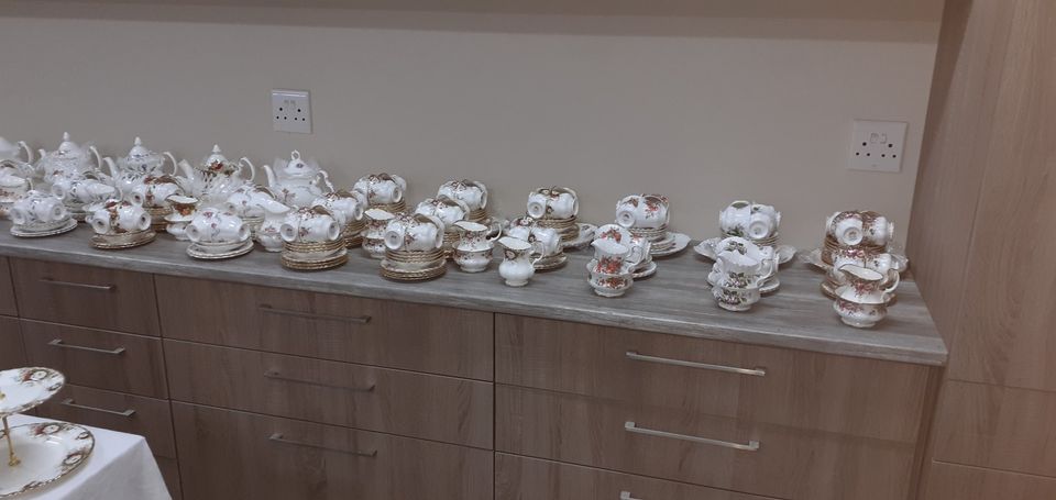ROYAL ALBERT SETS