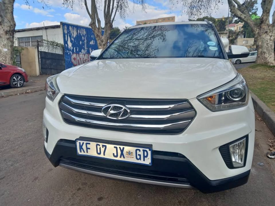 2016 Hyundai Creta 1.6 Petrol, Manual, White,107000kms Leather seats.