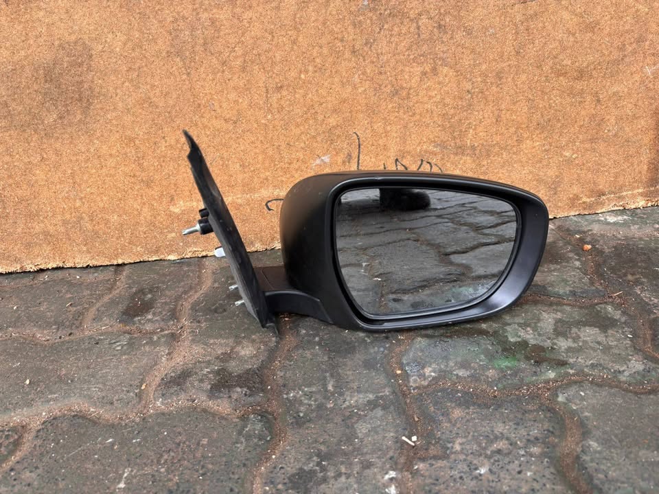Suzuki Swifts Mirror - Private Seller Suzuki Swifts Mirror - Private Seller