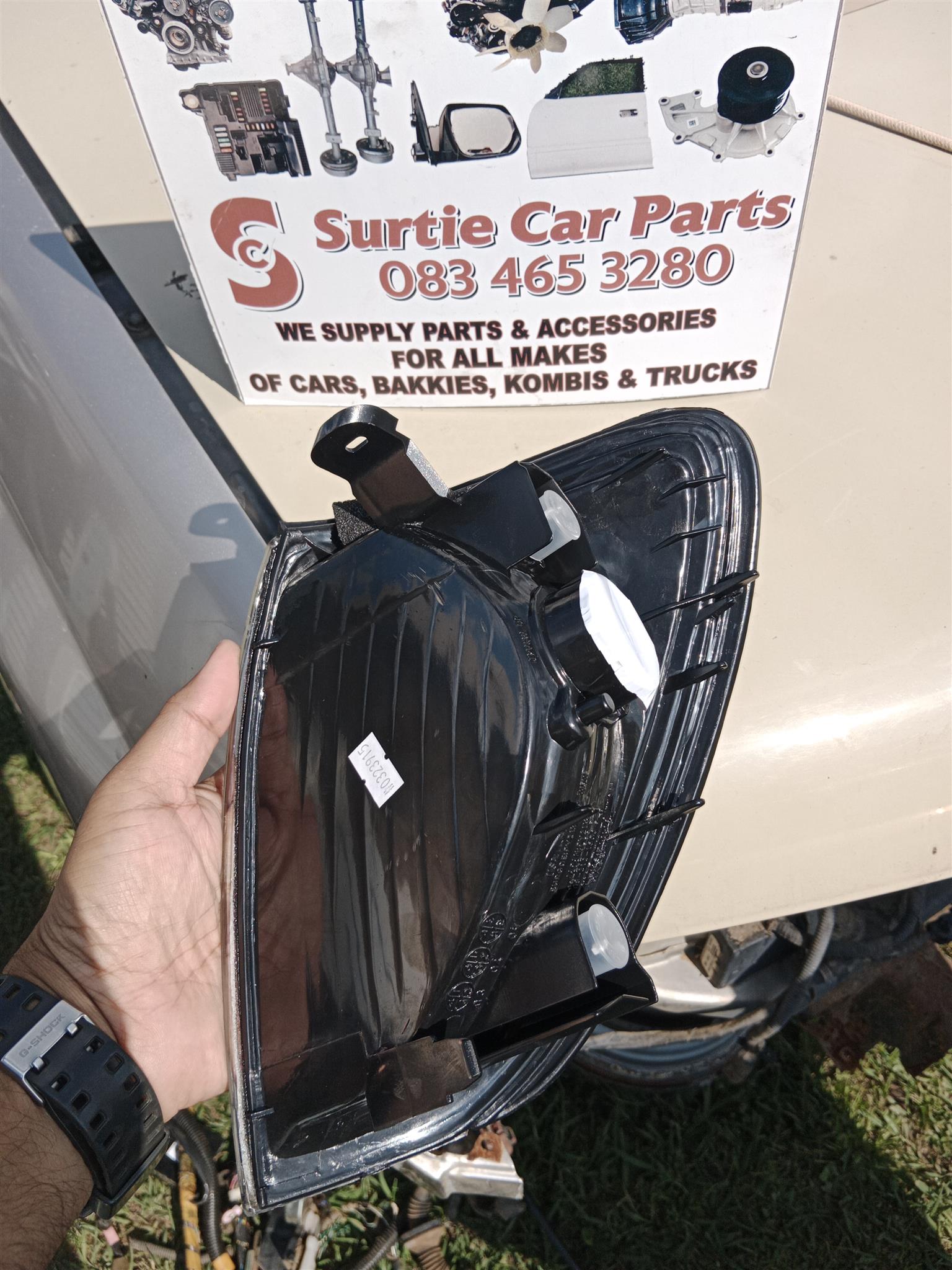 Toyota Land Cruiser 100 series corner indicator light for sale - Private Seller