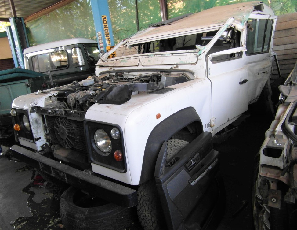 Land Rover Defender 110 TD5 – Stripping for Spares | AUTO EZI