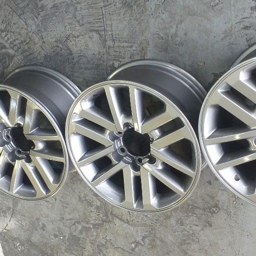 Toyota hilux/fortuna rims