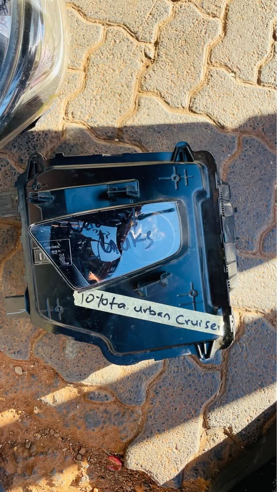 Toyota Urban Cruiser headlight - Private Seller Toyota Urban Cruiser headlight - Private Seller