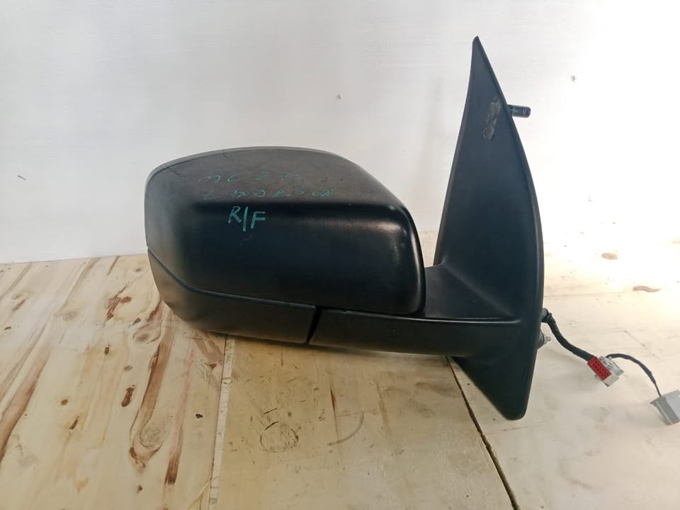 LAND ROVER FREELANDER 2 DRIVER SIDE MIRROR - Private Seller