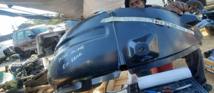 Dodge Calibre right rear fender liner - Private Seller