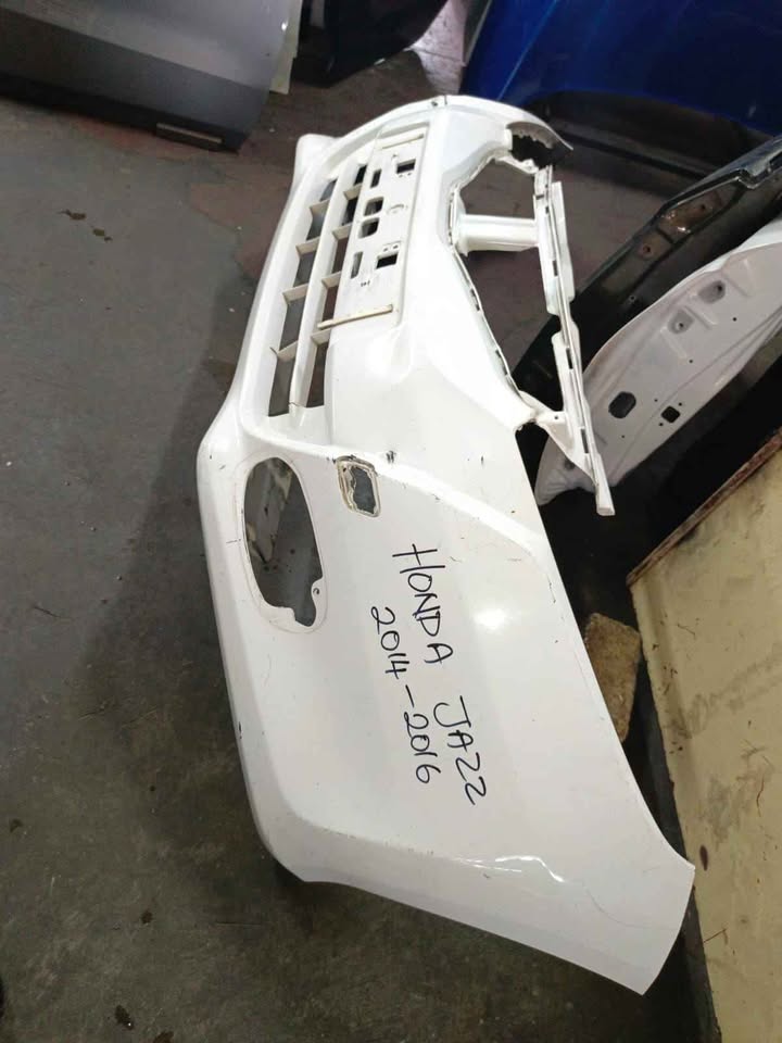 2014 HONDA JAZZ FRONT BUMPER - Private Seller