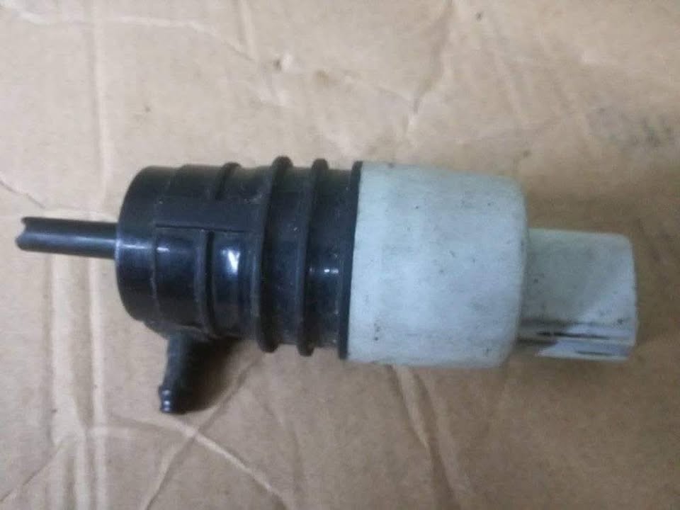 BMW windscreen washer pump - Private Seller BMW windscreen washer pump - Private Seller
