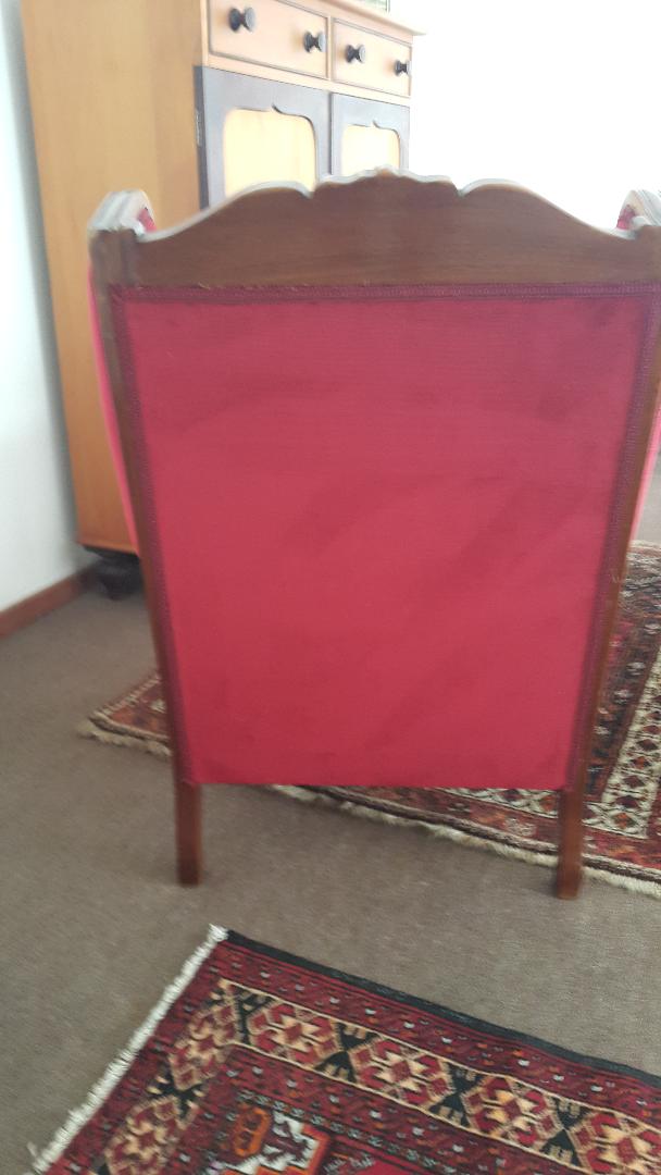 Antique lounge suite in very good condition