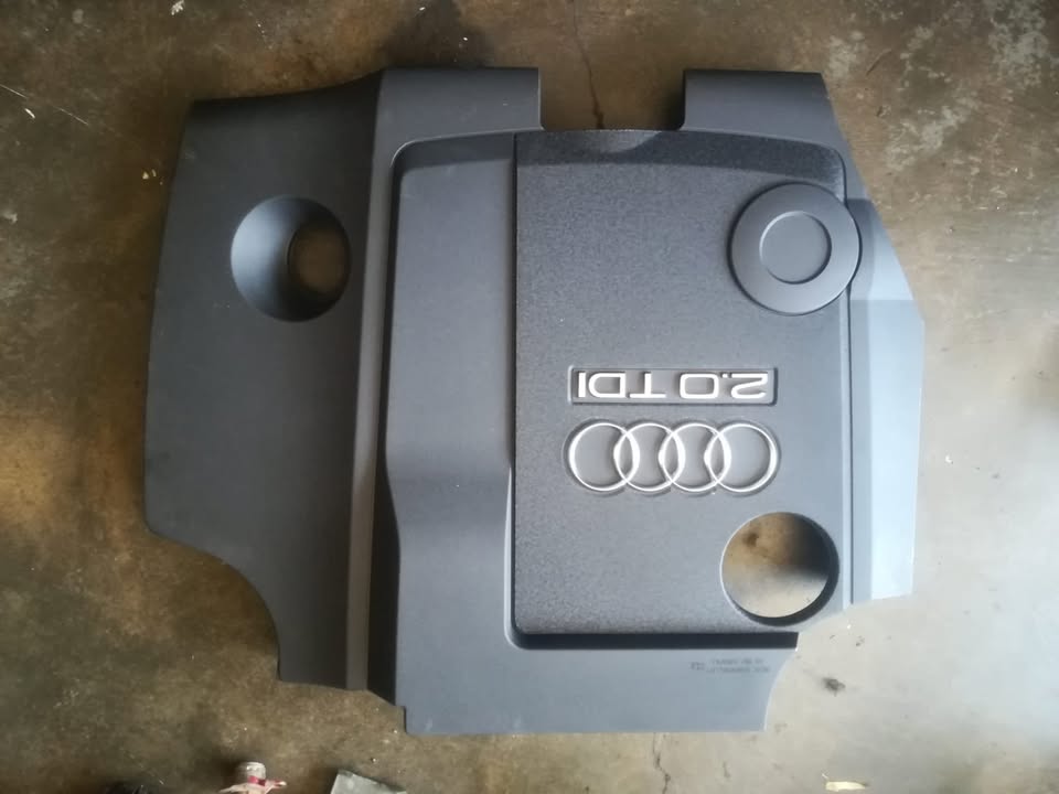 AUDI 2.0 TDI ENGINE COVER - Private Seller AUDI 2.0 TDI ENGINE COVER - Private Seller