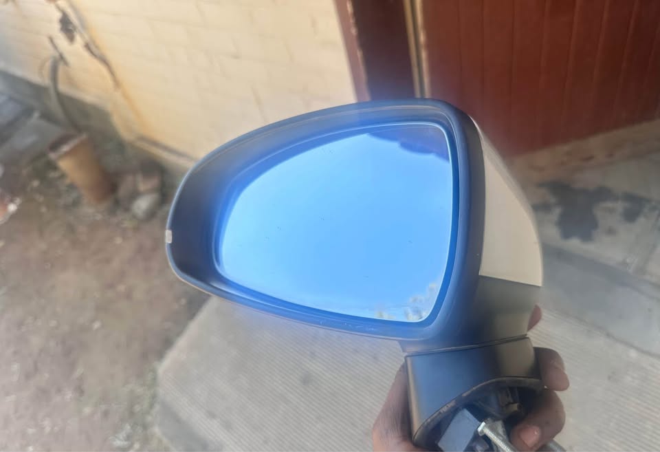 AUDI A1 LEFT SIDE MIRROR - Private Seller