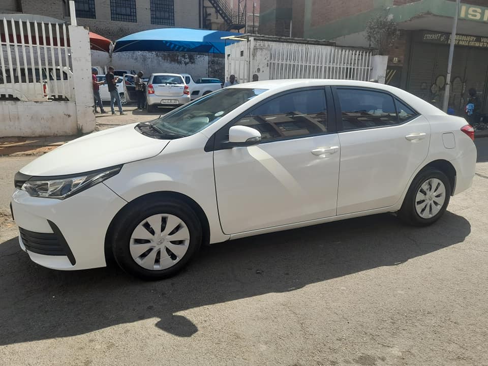 2020 TOYOTA COROLLA PRESTIGE 1.6 MANUAL LEATHER SEATS EXCELLENT CONDITION CONTACT LEON ON