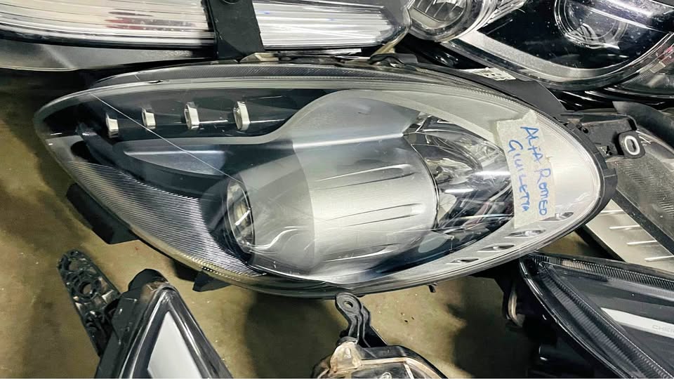 Alfa Romeo Giulietta headlight - Private Seller Alfa Romeo Giulietta headlight - Private Seller