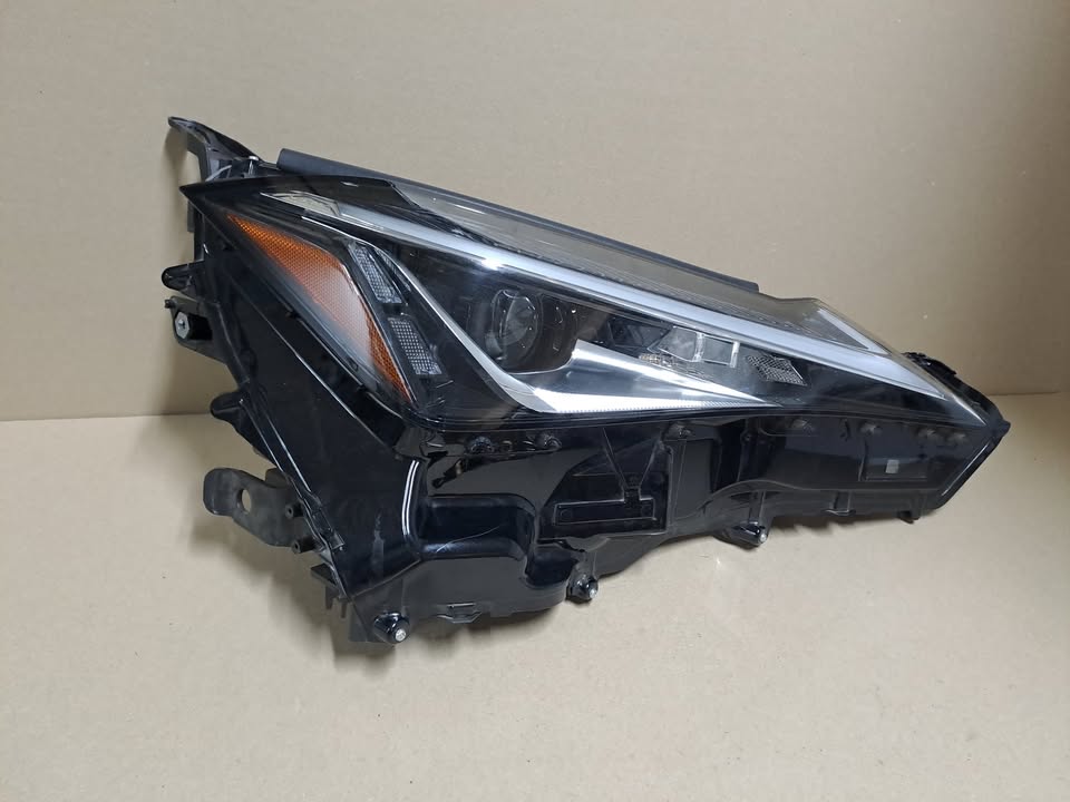 Lexus UX250 RHS Full LED Xenon Headlight (2018 - 2022) - Private Seller Lexus UX250 RHS Full LED Xenon Headlight (2018 - 2022) - Private Seller