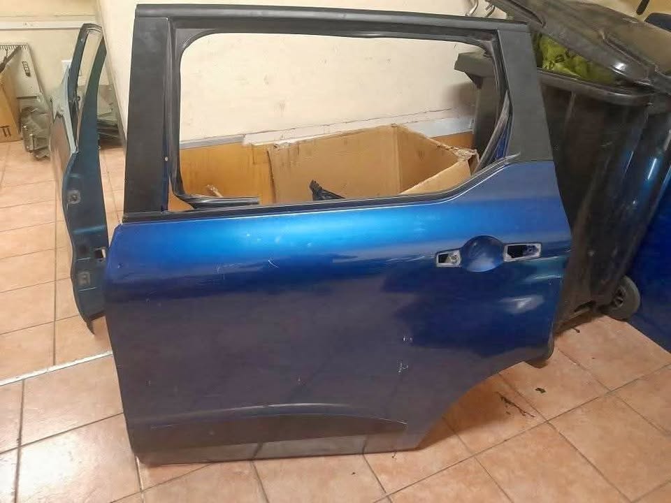 RENAULT TRIBER LEFT BACK DOOR AVAILABLE - Private Seller RENAULT TRIBER LEFT BACK DOOR AVAILABLE - Private Seller
