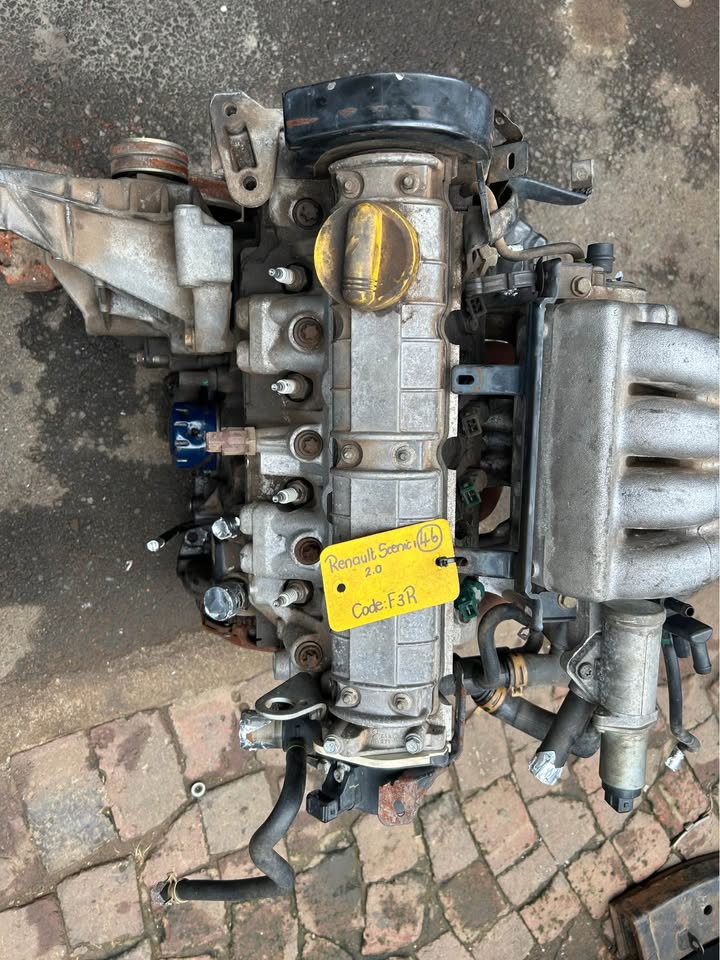 Renault Scenic F3R 2.0 Engine Available Call or WhatsApp - Private Seller