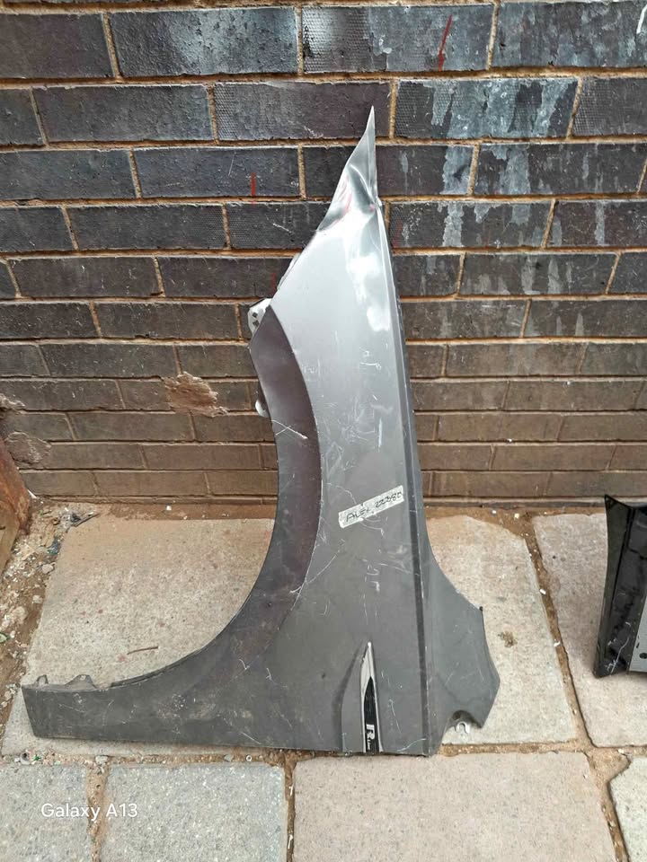POLO 8 RLINE FENDER LEFT SIDE - Private Seller POLO 8 RLINE FENDER LEFT SIDE - Private Seller