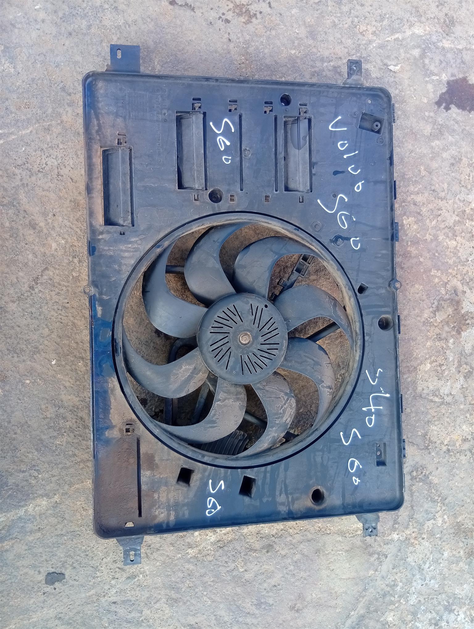 2011-2015 Volvo S60 radiator fan 12v - Private Seller 2011-2015 Volvo S60 radiator fan 12v - Private Seller