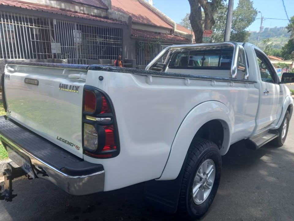2014 Toyota Hilux Single Cab 3.0 D4D DIESEL LEGEND 45, Manual, White Color, Mileage