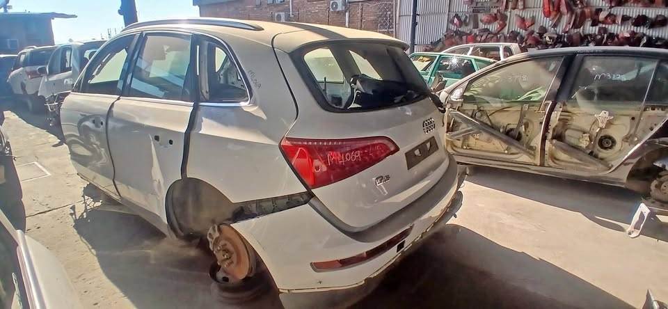 AUDI Q5 2009 STRIPPING FOR SPARES - Private Seller AUDI Q5 2009 STRIPPING FOR SPARES - Private Seller