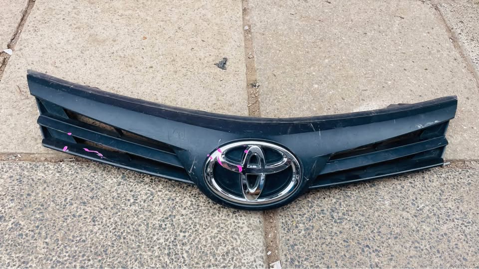 Toyota Corolla grill - Private Seller