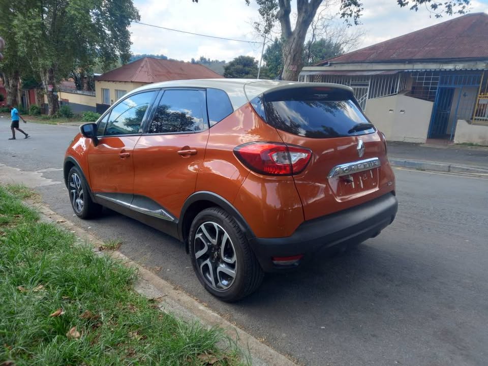 2016 Renault Captur T900, Automatic, Orange, 87000kms, 115k. Spare key, Leather Seats