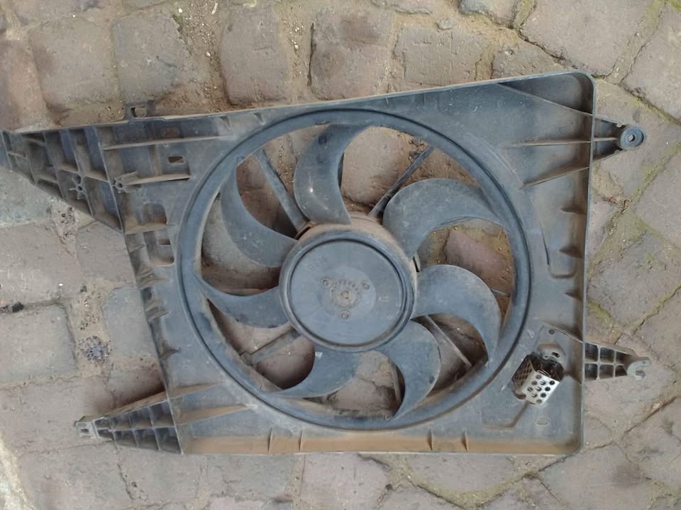 Renault sandero radiator fan - Private Seller Renault sandero radiator fan - Private Seller