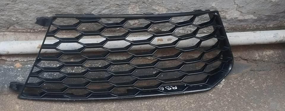 Audi RS6 Gloss Black Air Guide Grille - Private Seller Audi RS6 Gloss Black Air Guide Grille - Private Seller