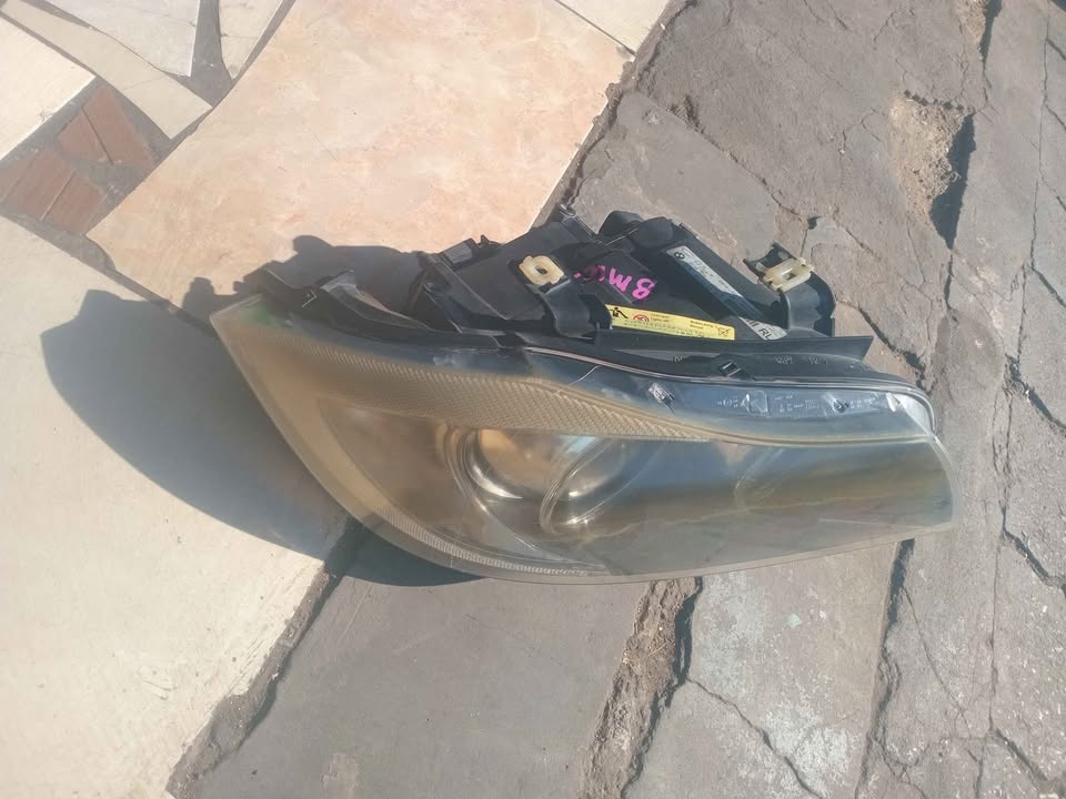 Bmw E90 Right-side headlight - Private Seller Bmw E90 Right-side headlight - Private Seller