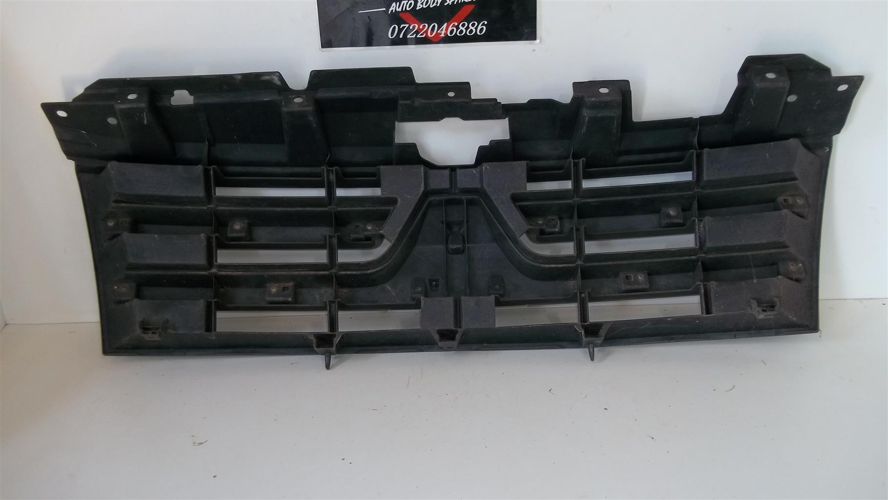 Mitsubishi Pajero grille - Private Seller Mitsubishi Pajero grille - Private Seller