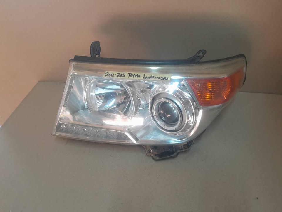 2012-2015 TOYOTA LANDCRUSIER LEFT SIDE HEADLIGHT FOR SALE