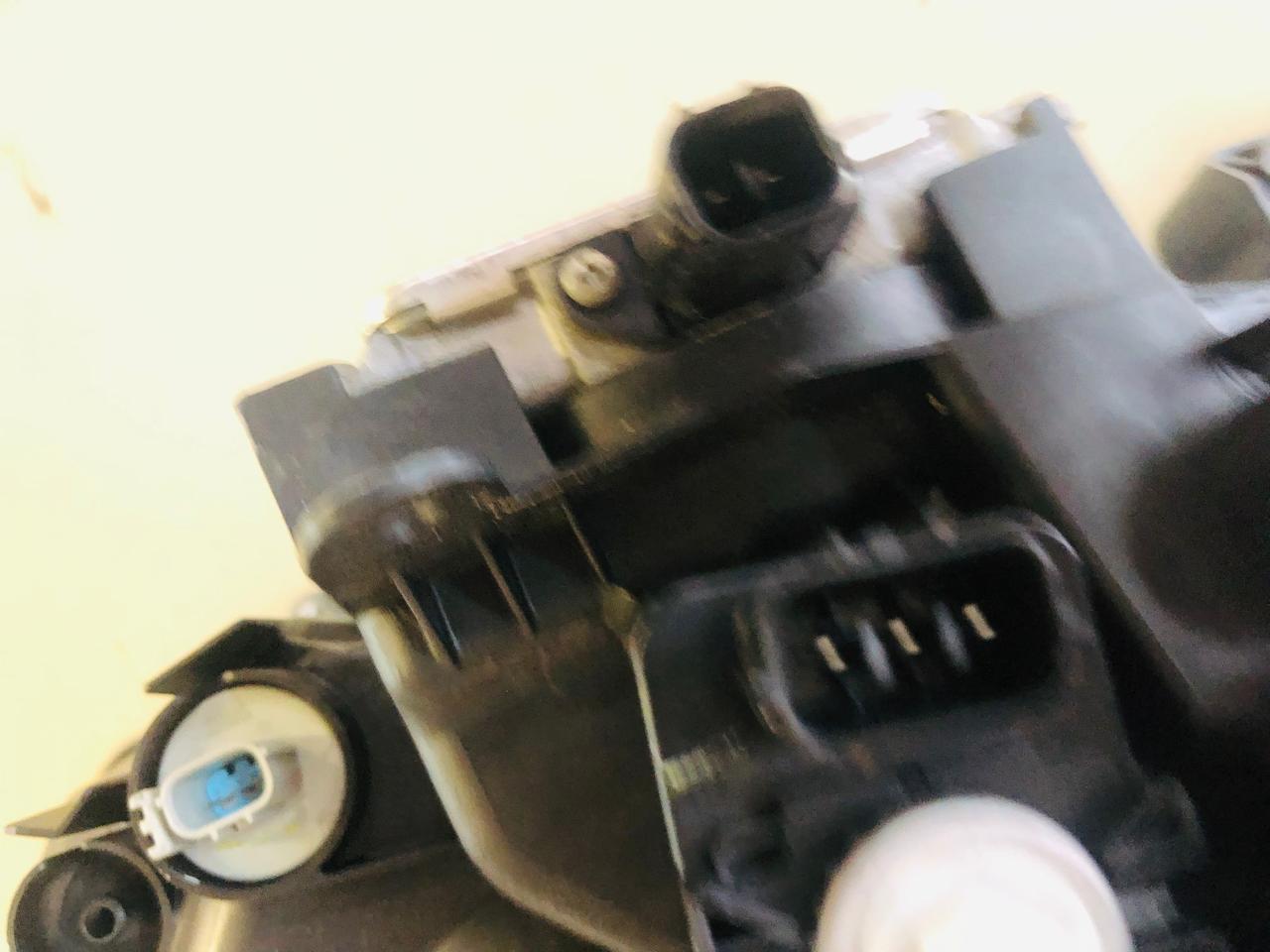 Honda CR-V left side LED xenon headlight - Private Seller Honda CR-V left side LED xenon headlight - Private Seller