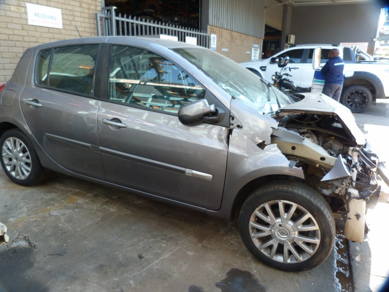 Renault Clio III 1.2 16V Vavavoom Manual Grey - 2010 STRIPPING FOR SPARES - Private Seller